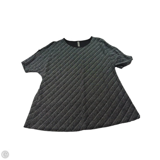 Top Short Sleeve By Clothes Mentor In Black & Silver, Size: 3x