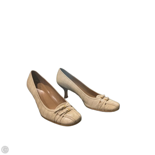 Shoes Designer By Stuart Weitzman In Cream, Size: 7